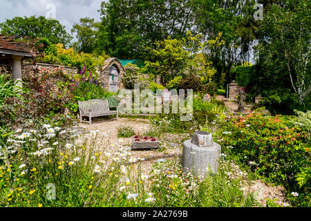 L'attrayant et coloré au jardin du millénaire, près de jardins ferme Terrier Axminster, Devon, England, UK Banque D'Images