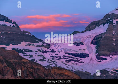 Coucher du soleil spectaculaire du glacier du Tour des Dents du Midi en Suisse Banque D'Images