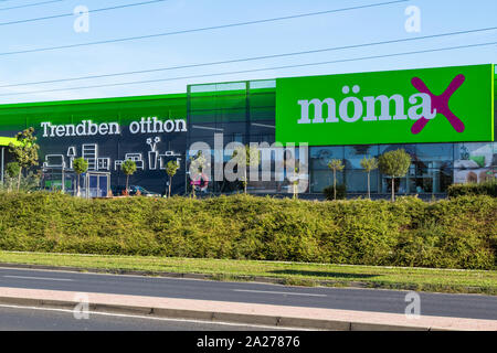 Moemax Mömax façade magasin de meubles à Sopron, Hongrie Banque D'Images