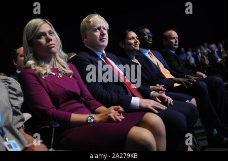Manchester, Angleterre. 30 Septembre, 2019 (centre), Boris Johnson, premier ministre, à l'écoute des discours à la conférence de Sajid Javid, Chanc Banque D'Images