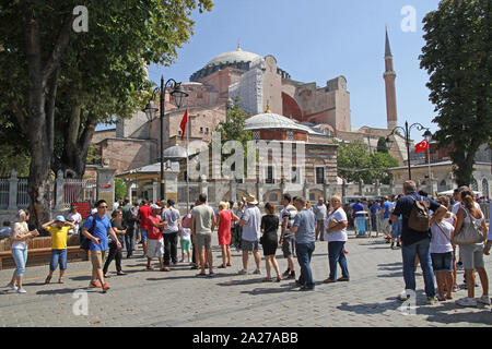 Avant de porte à la mosquée Sainte-Sophie Emperial ottomane à Istanbul, Turquie. Banque D'Images