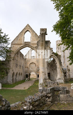 Jumièges, Normandie / France - 13 août 2019 - Vue détaillée de l'ruines de l'ancienne abbaye et monastère bénédictin à Jumièges en Normandie en France Banque D'Images