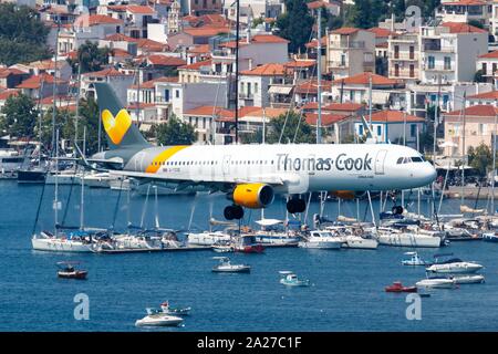 Skiathos, Grèce - 31 juillet 2019 : Thomas Cook Airbus A321 à l'aéroport de Skiathos (JSI) en Grèce. Dans le monde d'utilisation | Banque D'Images