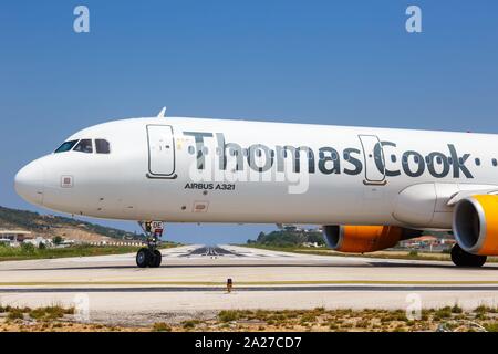 Skiathos, Grèce - 31 juillet 2019 : Thomas Cook Airbus A321 à l'aéroport de Skiathos (JSI) en Grèce. Dans le monde d'utilisation | Banque D'Images