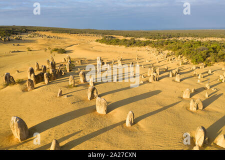 Au Désert des Pinnacles le Parc National de Nambung en Australie de l'Ouest Banque D'Images