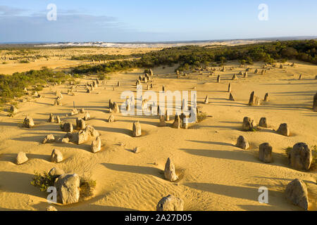 Au Désert des Pinnacles le Parc National de Nambung en Australie de l'Ouest Banque D'Images