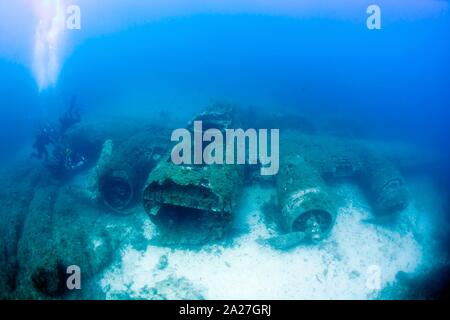 À l'épave plongeur B-17-G, bombardier américain de la Seconde Guerre mondiale, 1944, Calvi, Corse, France Banque D'Images