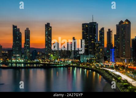 Skyline at Dusk, Panama City, Panama Banque D'Images