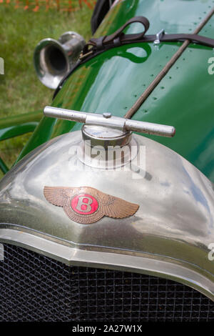 L'insigne de radiateur ailes Bentley sur un classique Bentley d'avant-guerre Banque D'Images