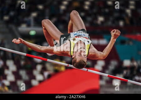 Doha, Qatar. 06Th Oct, 2019. L'athlétisme, les Championnats du monde, Championnats du monde IAAF, Khalifa International Stadium : Mateusz Przybylko de l'Allemagne est en train de briser le bar à la qualification. Crédit : Michael Kappeler/dpa/Alamy Live News Banque D'Images