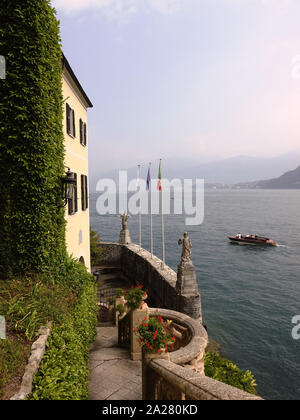 Le lac de Côme, Lombardie, Italie. Les jardins et la terrasse de la Villa del Balbianello, près de Lenno, Lac de Côme Banque D'Images