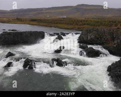 Paysages islandais typique des torrents d'eau et des cascades : Gonguleidir, à l'ouest de l'Islande Banque D'Images