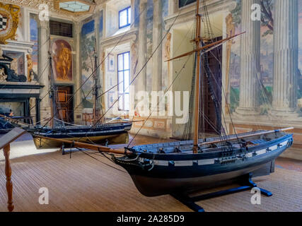 Viso del Marques, ESPAGNE - 28 septembre 2019 : Les modèles de deux navires de la marine espagnole dans une archive prix dans les archives générales de la Marine dans le pal Banque D'Images