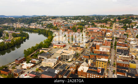 La légendaire rivière Monongahela flux entre Morgantown WV et Westover Banque D'Images