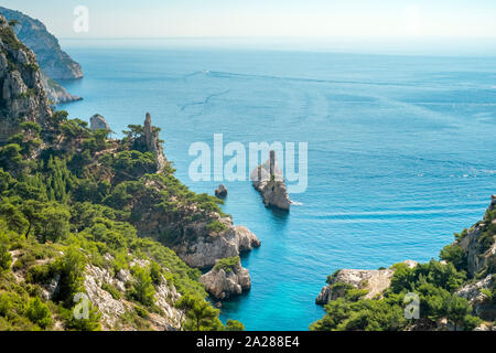 Paysage méditerranéen à la calanque de Sugiton, le Parc National des Calanques, Bouches-du-Rhône, Provence-Alpes-Côte d'Azur, France Banque D'Images