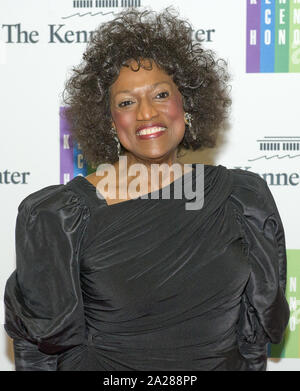 Washington, District de Columbia, Etats-Unis. 7 Décembre, 2013. Jessye Norman arrive pour le dîner officiel de l'artiste en l'honneur des lauréats du Kennedy Center Honors 2013 organisé par le secrétaire d'État américain John F. Kerry au département d'État des États-Unis à Washington, DC le Samedi, Décembre 7, 2013. Les lauréats 2013 sont : la cantatrice Martina Arroyo, pianiste, claviériste, compositeur et chef d'Herbie Hancock, pianiste, chanteur et auteur-compositeur Billy Joel ; l'actrice Shirley MacLaine ; et le musicien et compositeur Carlos Santana Credit : Ron Sachs/CNP/ZUMA/Alamy Fil Live News Banque D'Images