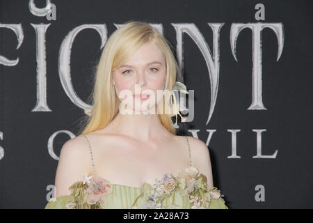 Los Angeles, USA. Sep 30, 2019. Elle Fanning 09/30/2019 La première mondiale de 'Maleficent : maîtresse du Mal' tenue à la Le CapitanTheater à Los Angeles, CA Crédit : Cronos/Alamy Live News Banque D'Images