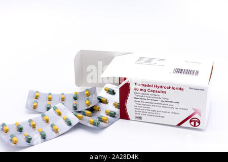 Tramadol hydrochloride 50mg capsules fort & blister sur fond blanc. UK Banque D'Images