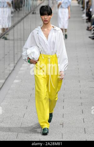 Paris, France. 06Th Oct, 2019. LACOSTE SS20 piste pendant la Fashion Week de Paris - Paris, France 01/10/2019 | Crédit dans le monde entier d'utilisation : dpa/Alamy Live News Banque D'Images