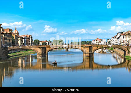 Le Ponte Santa Trinita sur l'Arno, Fiume Arno firenze, florence, toscane, italie Banque D'Images