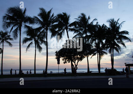 Coucher de soleil sur la mer couleur de Kona sur Big Island Hawaii Banque D'Images