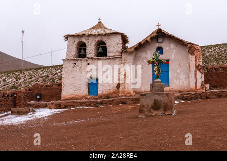 Neige légère dans le village andin de Machuca, altitude de 4,000m, San Pedro de Atacama, Región de Antofagasta, Chili, Amérique Latine Banque D'Images