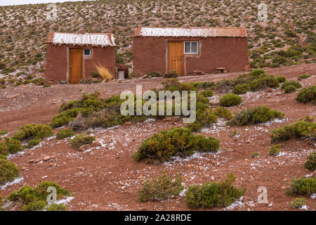 Neige légère dans le village andin de Machuca, altitude de 4,000m, San Pedro de Atacama, Región de Antofagasta, Chili, Amérique Latine Banque D'Images