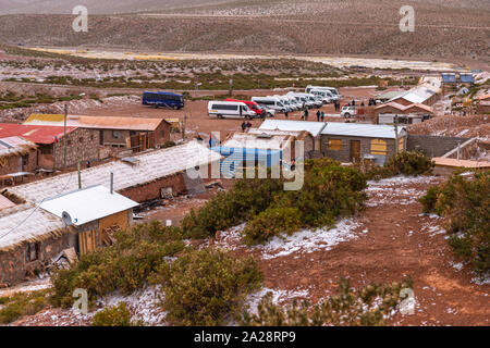 Neige légère dans le village andin de Machuca, altitude de 4,000m, San Pedro de Atacama, Región de Antofagasta, Chili, Amérique Latine Banque D'Images