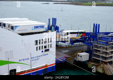 Trafalgar tour bus anglais à bord d'un Ferry Stena à Holyhead au Pays de Galles sur le chemin de l'Irlande. Banque D'Images