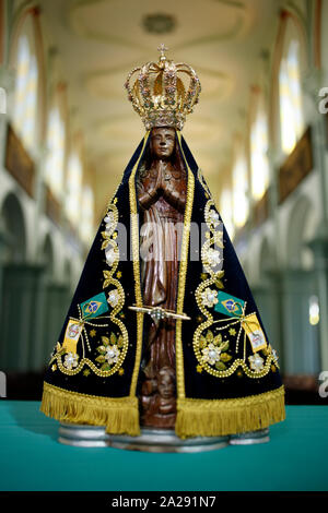 Statue de l'image de Notre Dame d'Aparecida, Mère de Dieu dans la religion catholique, Patronne du Brésil Banque D'Images