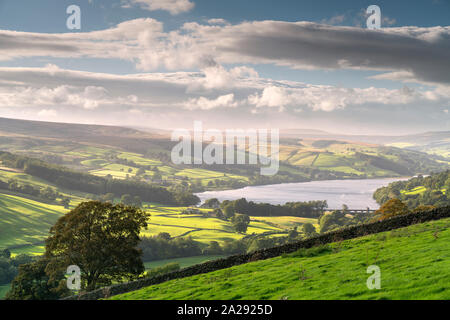 Gouthwaite dans la Nidderdale réservoir, le Yorkshire Dales National Park, Royaume-Uni Banque D'Images