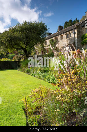 Parcevall Hall hillside garden, classé dans la catégorie 2 et Hall à Skyreholme, Appletreewick, Wharfedale, les Vallées du Yorkshire, UK Banque D'Images