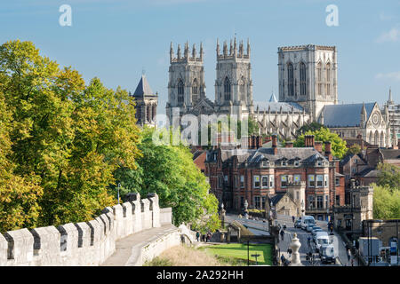 York Minster, Lendal Bridge et le célèbre Bar des murs autour de centre-ville de York. Banque D'Images