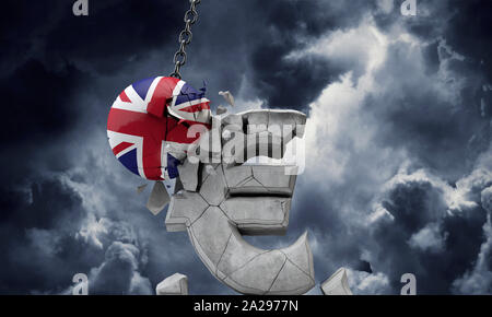 UK flag ball smashing un symbole de l'Euro (€). 3D Render Banque D'Images