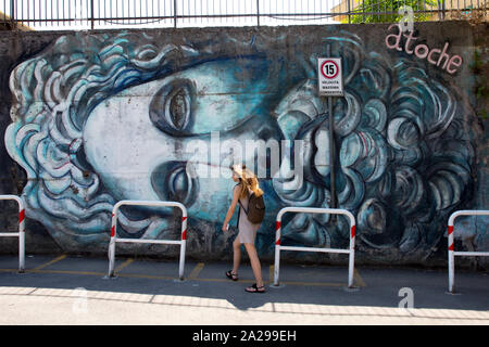Street art par Rome Carlos Atoche à la faculté de psychologie de l'université La Sapienza Banque D'Images