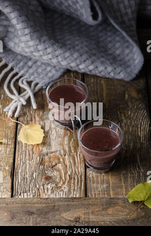 Couverture de laine chocolat chaud et l'automne ou l'hiver, hygge vacances week-end, toujours la vie, accueil chaleureux Banque D'Images