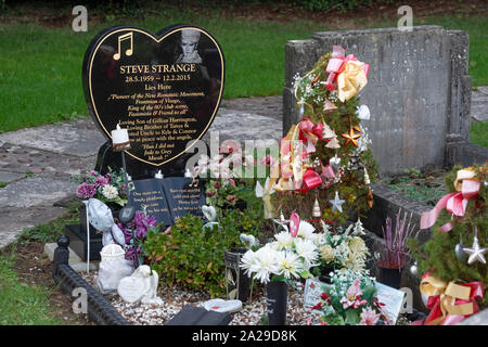 La tombe de la fin 1950-51 singer Steve étrange au Jubilee Gardens Cemetery à Porthcawl, UK. Banque D'Images