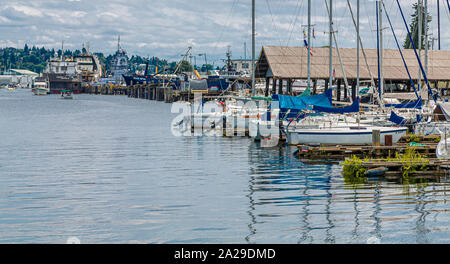 SEATTLE, WASHINGTON - Le 4 juillet 2019 : Le Ballard Locks, est un complexe d'écluses à l'extrémité ouest de Salmon Bay, dans le lac Washington Ship Canal, entre le Pug Banque D'Images