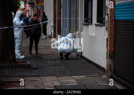 Buenos Aires, Argentine. 1 octobre, 2019. Oct 1, 2019 - Buenos Aires, Argentine - Easy trigger. Trois agents de police Ville arrêté pour la mort d'un jeune homme à Villa Crespo.Agents dire l'homme de les agresser avec un couteau. L'un d'eux a été blessé au bras, mais est hors de danger. Il s'est passé à Malabia et Castillo. Credit : Maximiliano Ramos/ZUMA/Alamy Fil Live News Banque D'Images