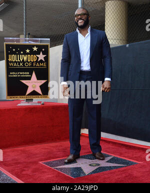 Los Angeles, United States. 06Th Oct, 2019. Acteur et cinéaste Tyler Perry est au sommet de son étoile au cours d'une cérémonie de dévoilement d'honorer avec le 2,675ème étoile sur le Hollywood Walk of Fame à Los Angeles le Mardi, Octobre 1, 2019. Photo par Jim Ruymen/UPI UPI : Crédit/Alamy Live News Banque D'Images