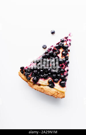 Un morceau de tarte aux bleuets frais d'été Banque D'Images