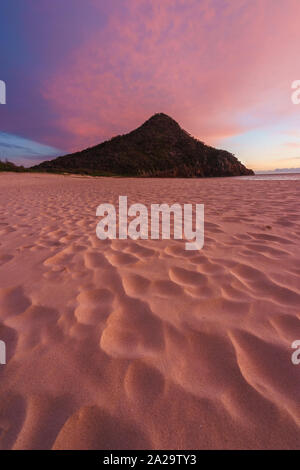 Mt Tomaree de Zenith plage au lever du soleil, Port Stephens, New South Wales, Australie Banque D'Images