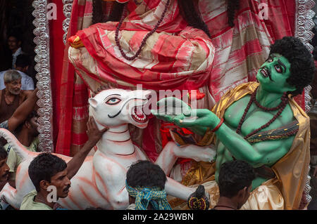 Kolkata, Inde. Sep 29, 2019. Différents moments de Durga Idol et de transport pour faire shift pandal (photo de Amlan Biswas/Pacific Press) Credit : Pacific Press Agency/Alamy Live News Banque D'Images