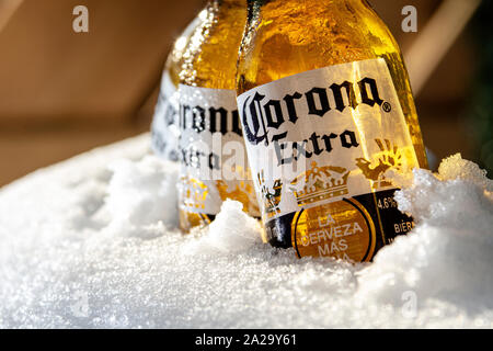 Bière Corona avec glace neige close up Banque D'Images