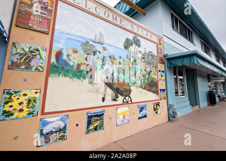 Murale dans le centre-ville historique de Stuart, en Floride. Le petit hameau a été fondée en 1870 et a été voté la ville balnéaire la plus heureuse en Amérique par Coastal Living. Banque D'Images