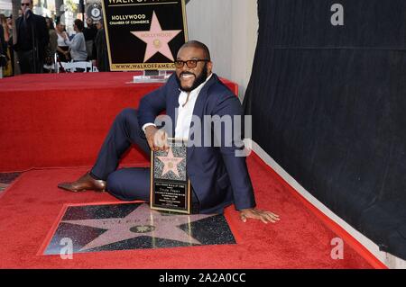 Los Angeles, CA. 1 octobre, 2019. Tyler Perry à la cérémonie d'intronisation pour l'étoile sur le Hollywood Walk of Fame pour Tyler Perry, Hollywood Boulevard, Los Angeles, CA Octobre 1, 2019. Crédit : Michael Germana/Everett Collection/Alamy Live News Banque D'Images