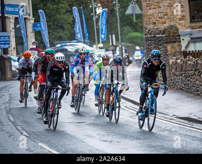 Les Championnats du Monde Route UCI 2019 Mens Elite race, de Leeds à Harrogate 261.8Km sur un parcours difficile par temps humide. Photographié ici entrer dans Skipton, Yorkshire. Crédit : Stephen Bell/Alamy Banque D'Images