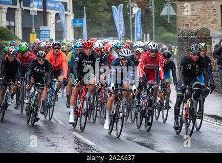 Les Championnats du Monde Route UCI 2019 Mens Elite race, de Leeds à Harrogate 261.8Km sur un parcours difficile par temps humide. Photographié ici entrer dans Skipton, Yorkshire. Crédit : Stephen Bell/Alamy Banque D'Images