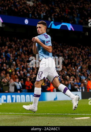 Manchester. 1 octobre, 2019. Manchester City's Phil Foden célèbre marquant au cours de l'UEFA Champions League Groupe C match entre Manchester City et le Dinamo Zagreb à Manchester, en Grande-Bretagne le 1 octobre, 2019. Credit : Han Yan/Xinhua/Alamy Live News Banque D'Images