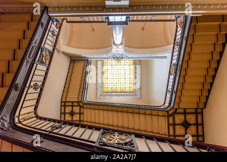 Berlin, Allemagne - 27 juillet 2019 - vue intérieure de l'escalier principal de la cathédrale de Berlin. Low angle view. Banque D'Images